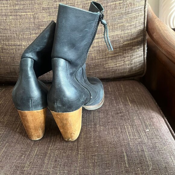 LATIGO Leather Navy Blue, Wooden Heel, Ankle Boots Size 10 - Picture 3 of 7